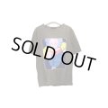 Original FAKE - Blown KAWSプリントTシャツ