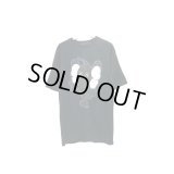 Original FAKE - Navy KAWSプリントTシャツ