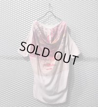 NOZOMI ISHIGURO - Henley Neck Art Graphic Tee