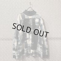 TAAKK - Graphic Highneck Sweat