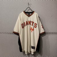Used - "GIANTS" V-neck Tops