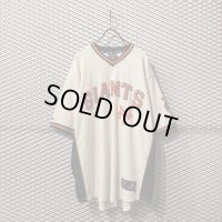 Used - "GIANTS" V-neck Tops