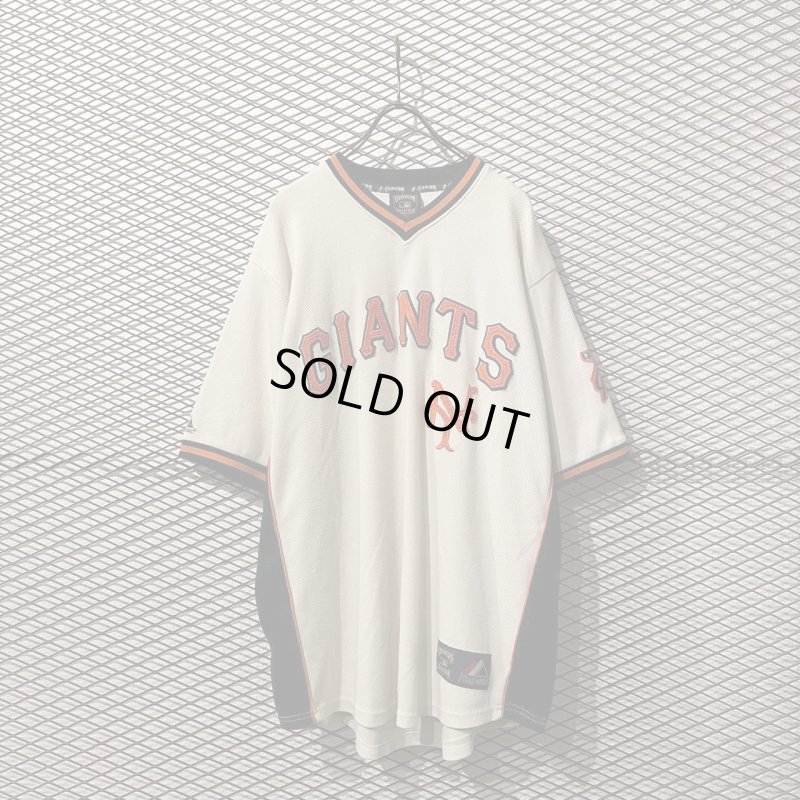 画像1: Used - "GIANTS" V-neck Tops