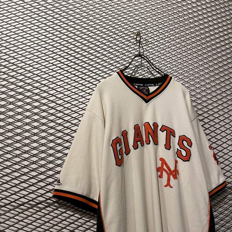 画像2: Used - "GIANTS" V-neck Tops