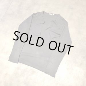 画像: HELMUT LANG - Gray Vネックデザイントップス