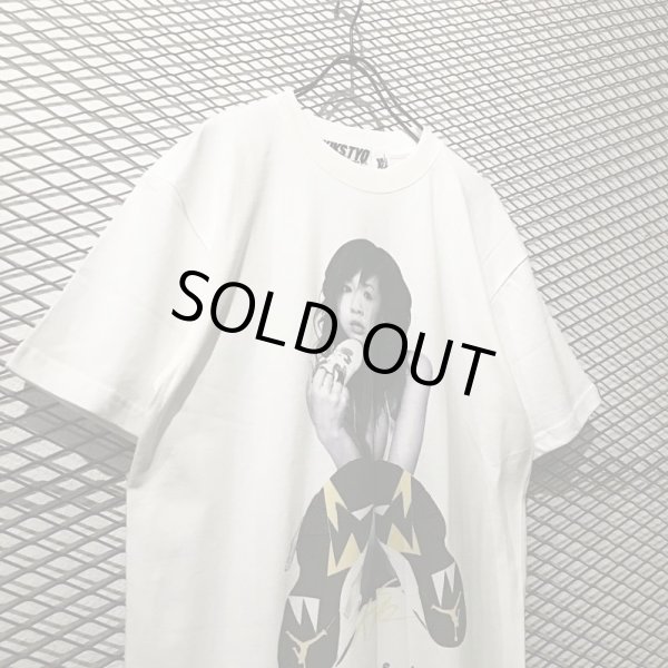 画像2: KIKS TYO - "ほしのあき × JORDAN 7" Tee (Yellow) (2)