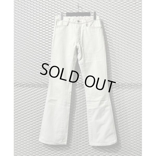 画像1: KATHARINE HAMNETT LONDON - Flared Denim Pants (White) (1)