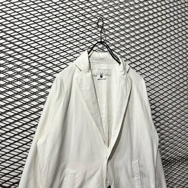 画像2: GANRYU - Tailored Coach Jacket (White) (2)