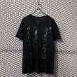 画像1: ARMANI EXCHANGE - Rubber Print V-Neck Tee (1)