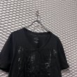 画像2: ARMANI EXCHANGE - Rubber Print V-Neck Tee (2)