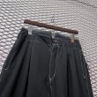 画像2: Sulvam - 1-Tuck Frayed Layered Slacks (2)