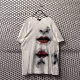 画像: COMME des GRCONS HOMME PLUS - Lip Collage Tee